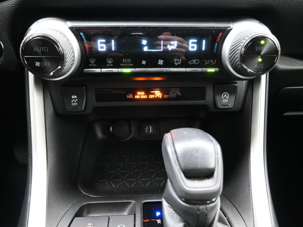 Used 2023 Toyota RAV4 XLE image 8