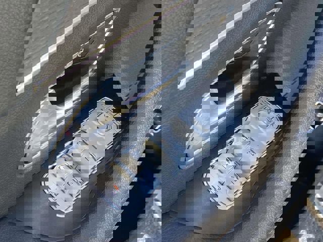 Used 2022 Mercedes-Benz GLE 350 4MATIC w/ Premium Package image 17