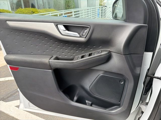 Used 2020 Ford Escape SE image 19