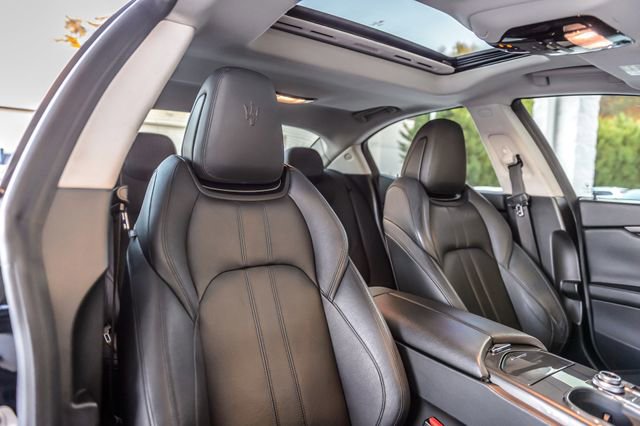 Used 2018 Maserati Ghibli GranSport image 38
