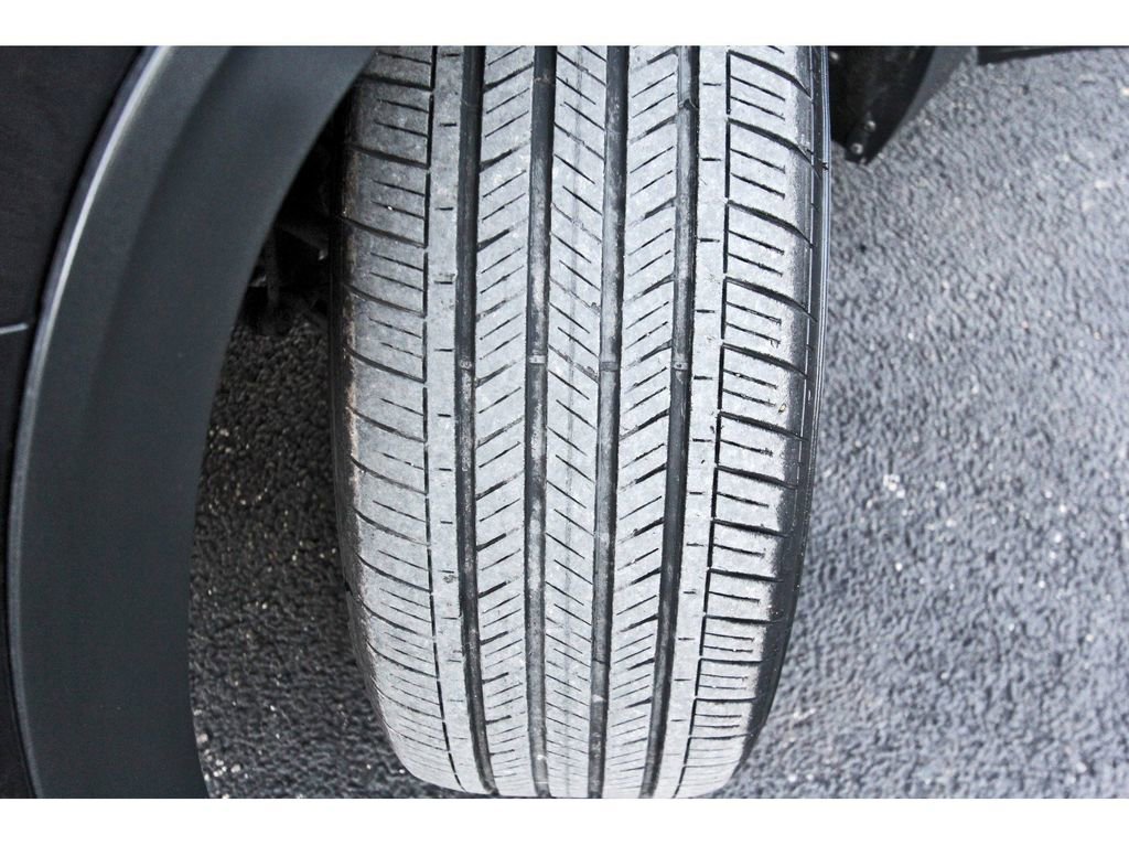 Used 2022 Volkswagen Atlas Cross Sport SE image 31