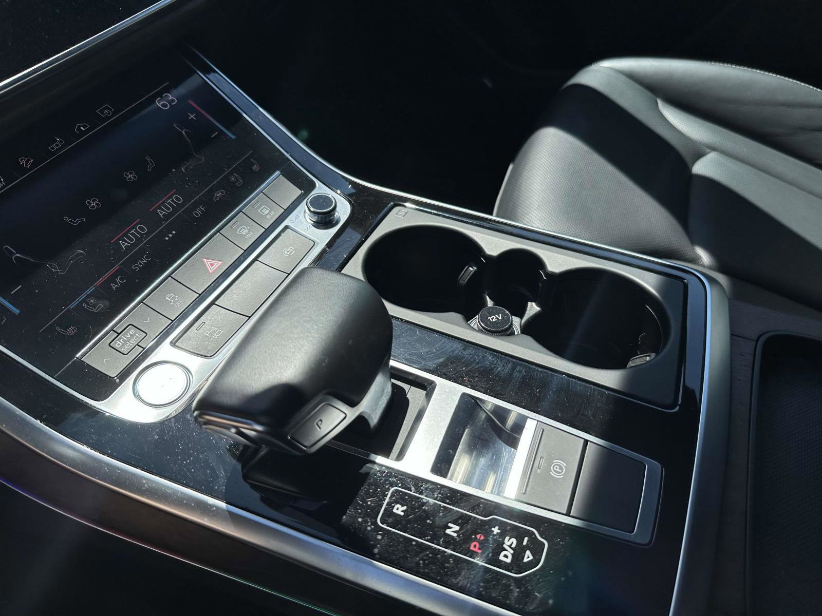 Used 2019 Audi Q8 Premium Plus w/ Premium Plus AWD/4WD image 30