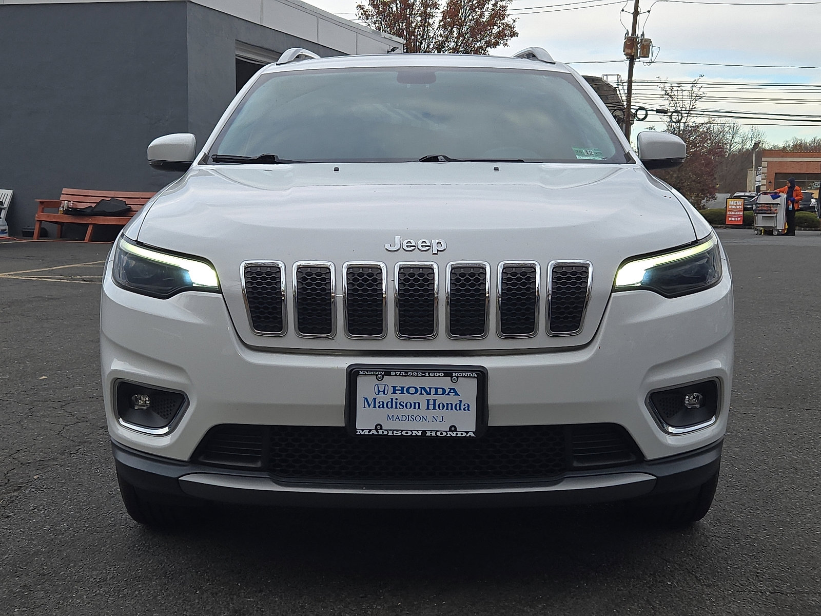 Used 2019 Jeep Cherokee Limited image 2