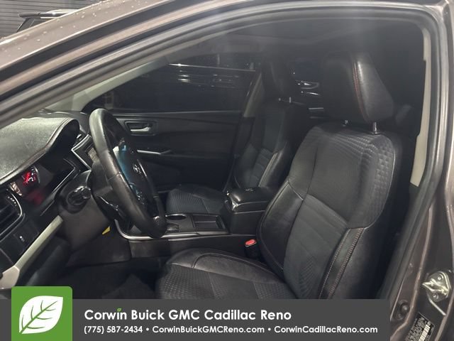 Used 2015 Toyota Camry SE w/ Moonroof Package FWD image 11