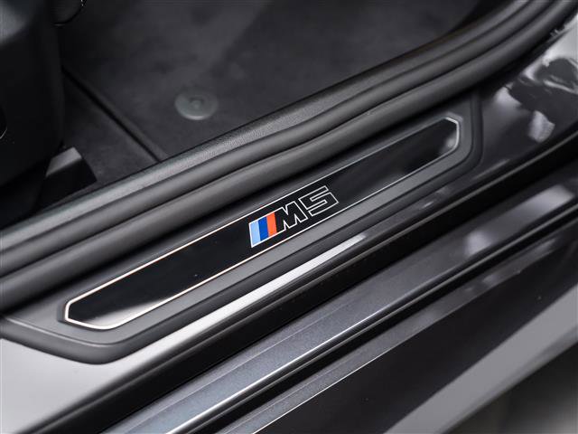 Used 2025 BMW M5 Touring image 29