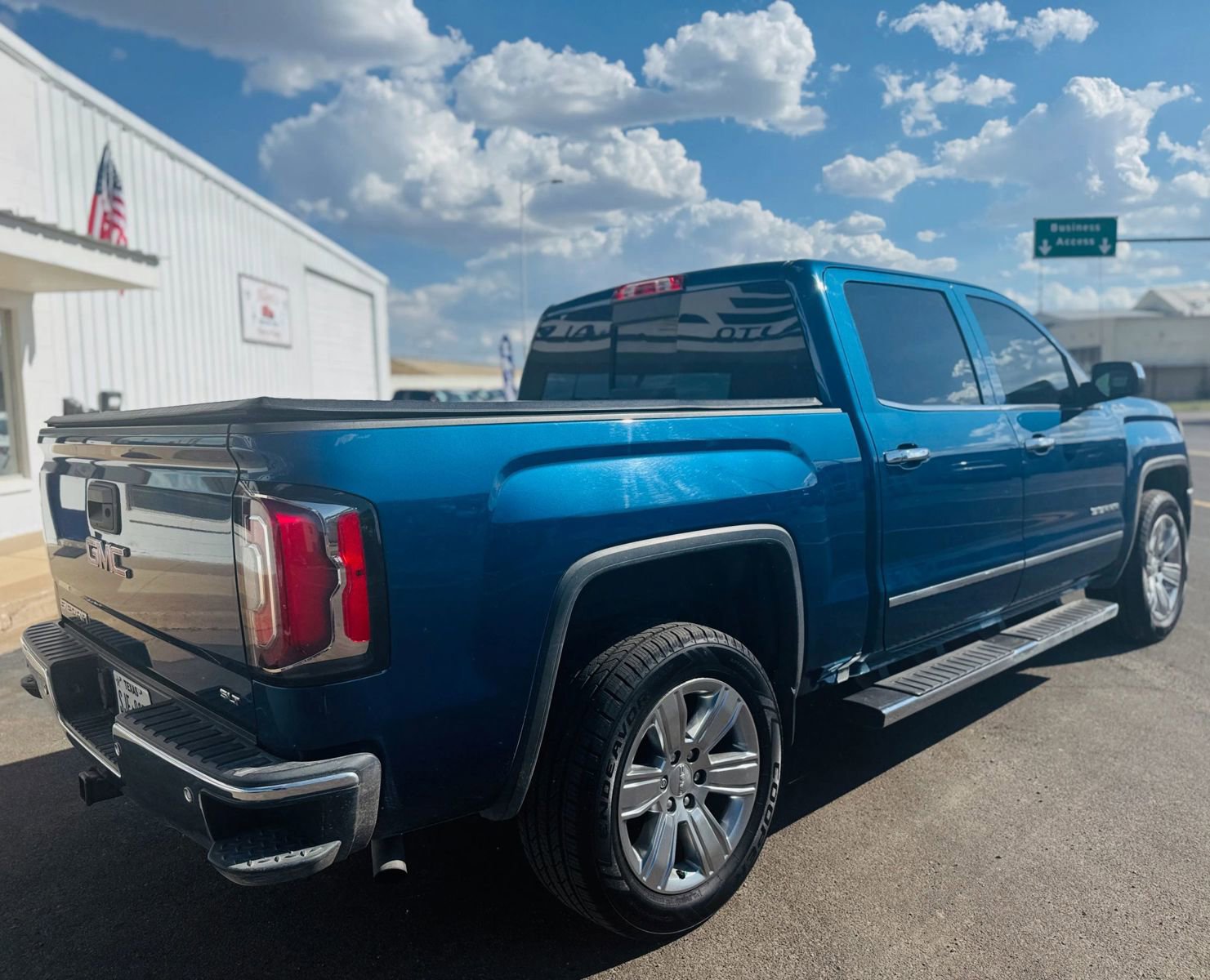 Used 2017 GMC Sierra 1500 SLT image 3