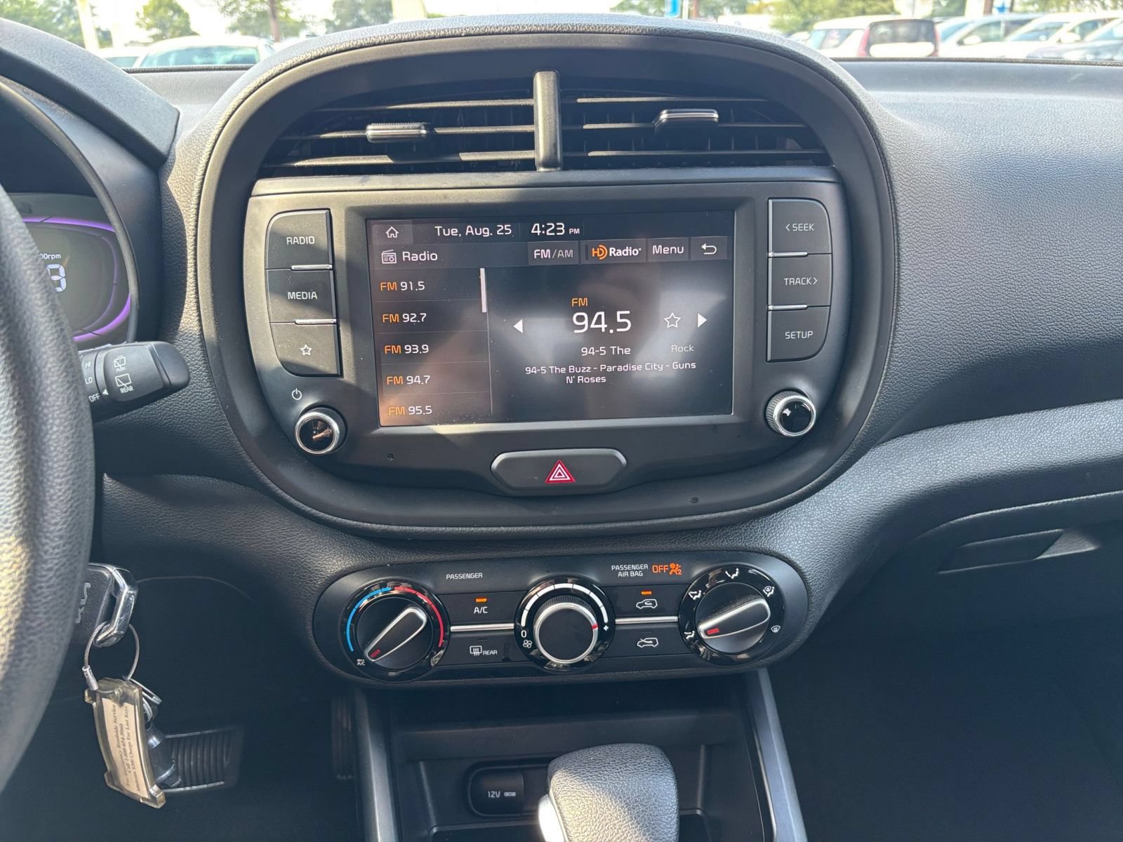 Used 2025 Kia Soul LX w/ LX Technology Package FWD image 14