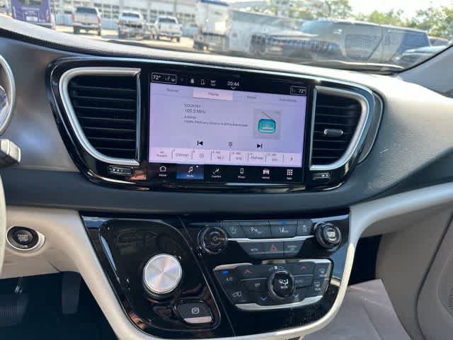 Certified 2024 Chrysler Pacifica Touring-L FWD image 9