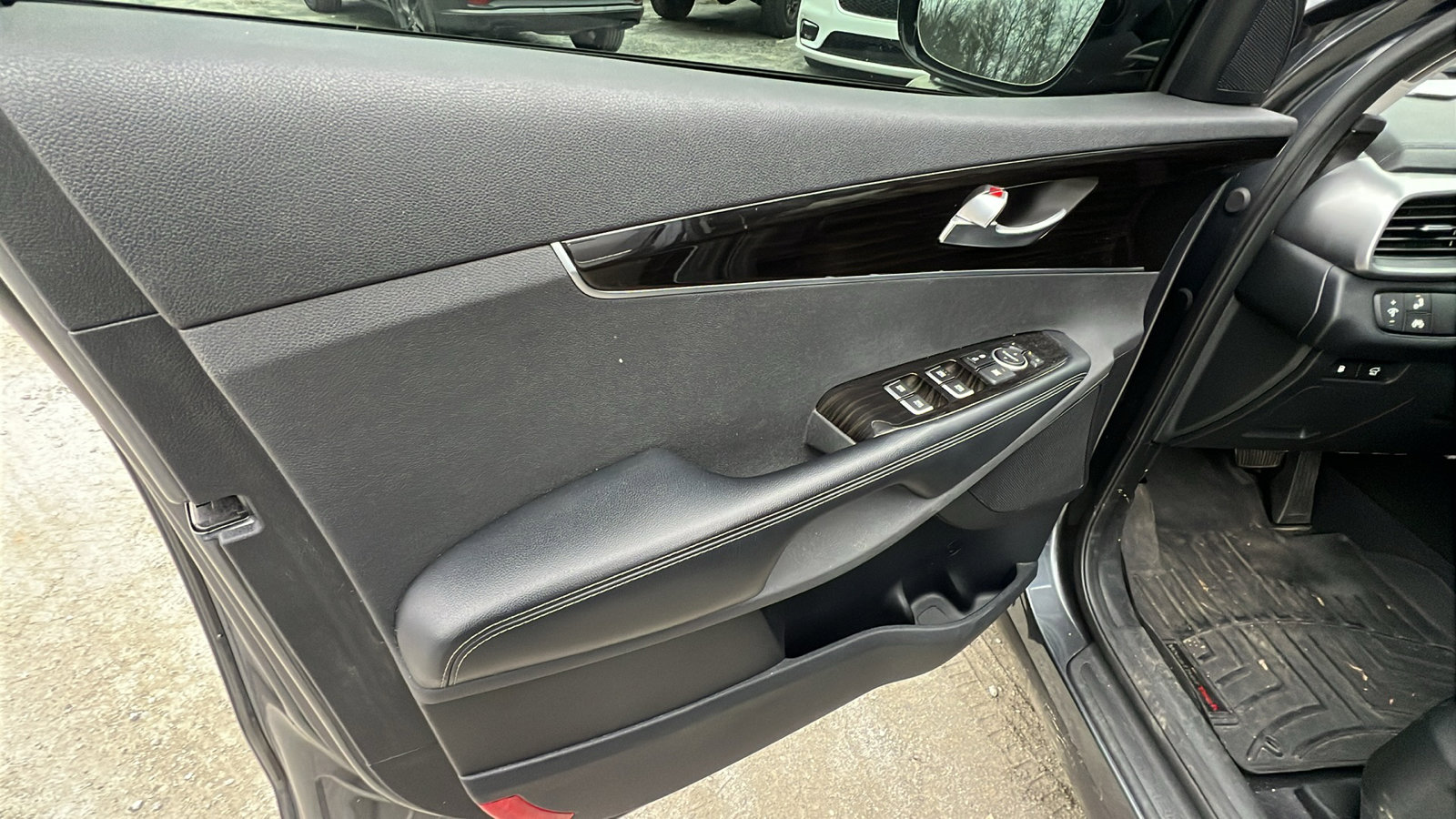 Used 2019 Kia Sorento EX image 14