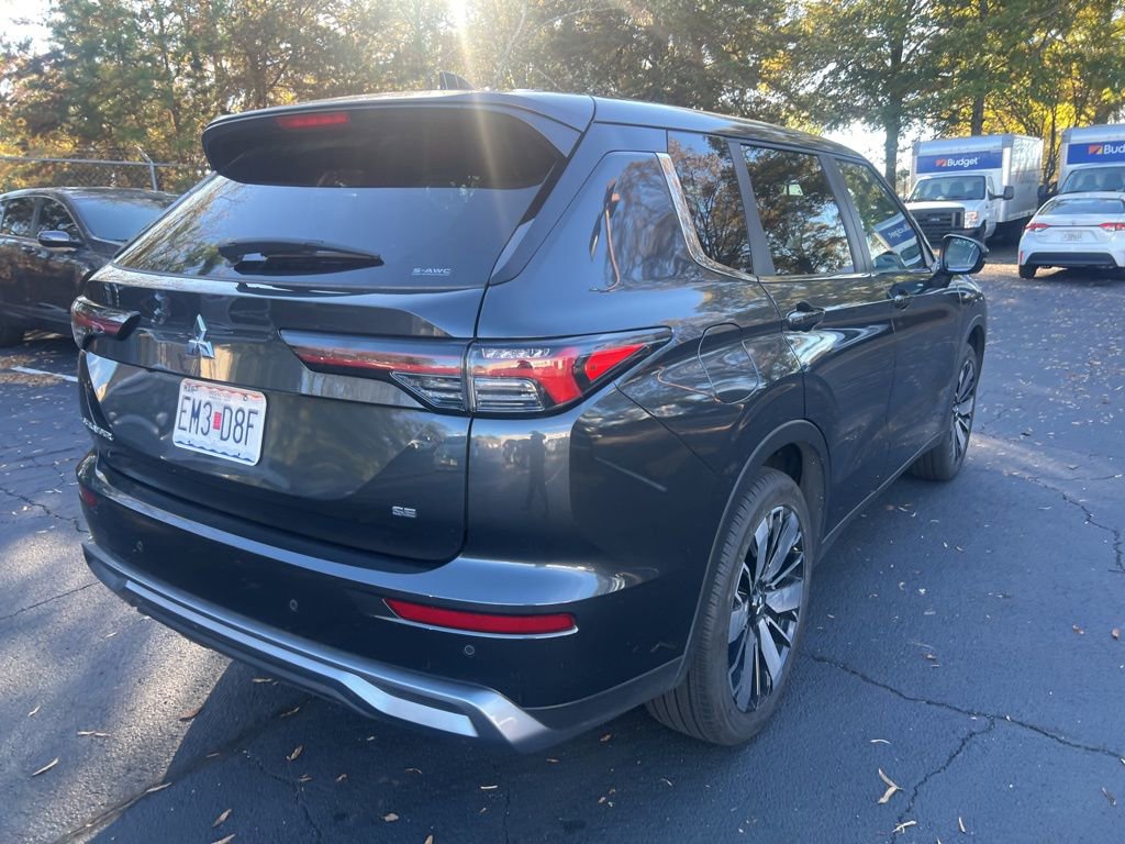 Used 2025 Mitsubishi Outlander SE image 11