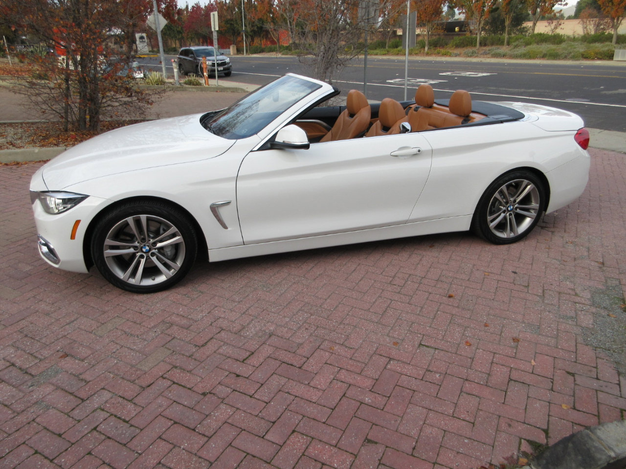 Used 2019 BMW 440i Convertible w/ Convenience Package image 2