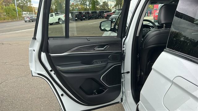 Used 2023 Jeep Grand Cherokee 30th Anniversary image 26