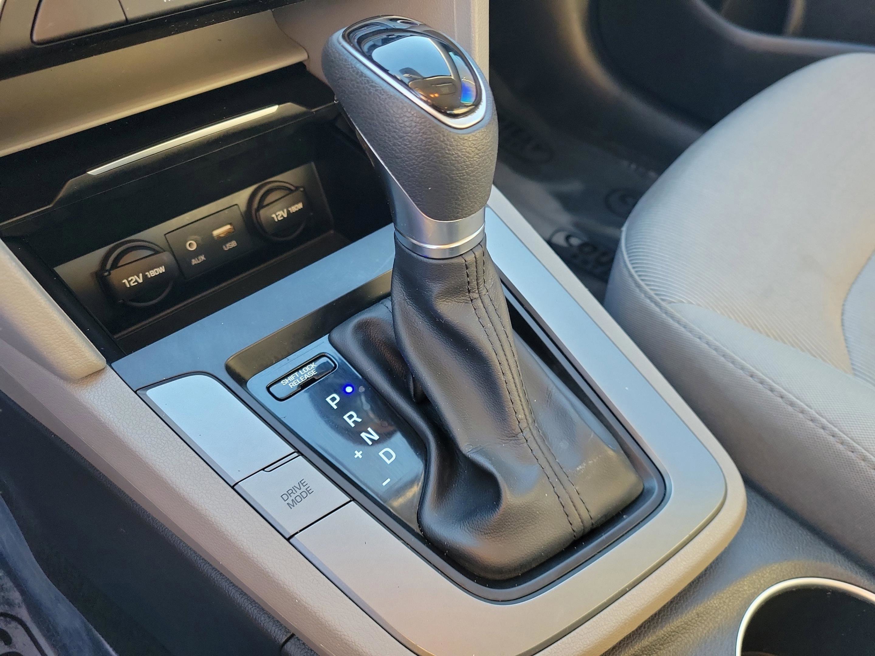 Used 2017 Hyundai Elantra SE image 24