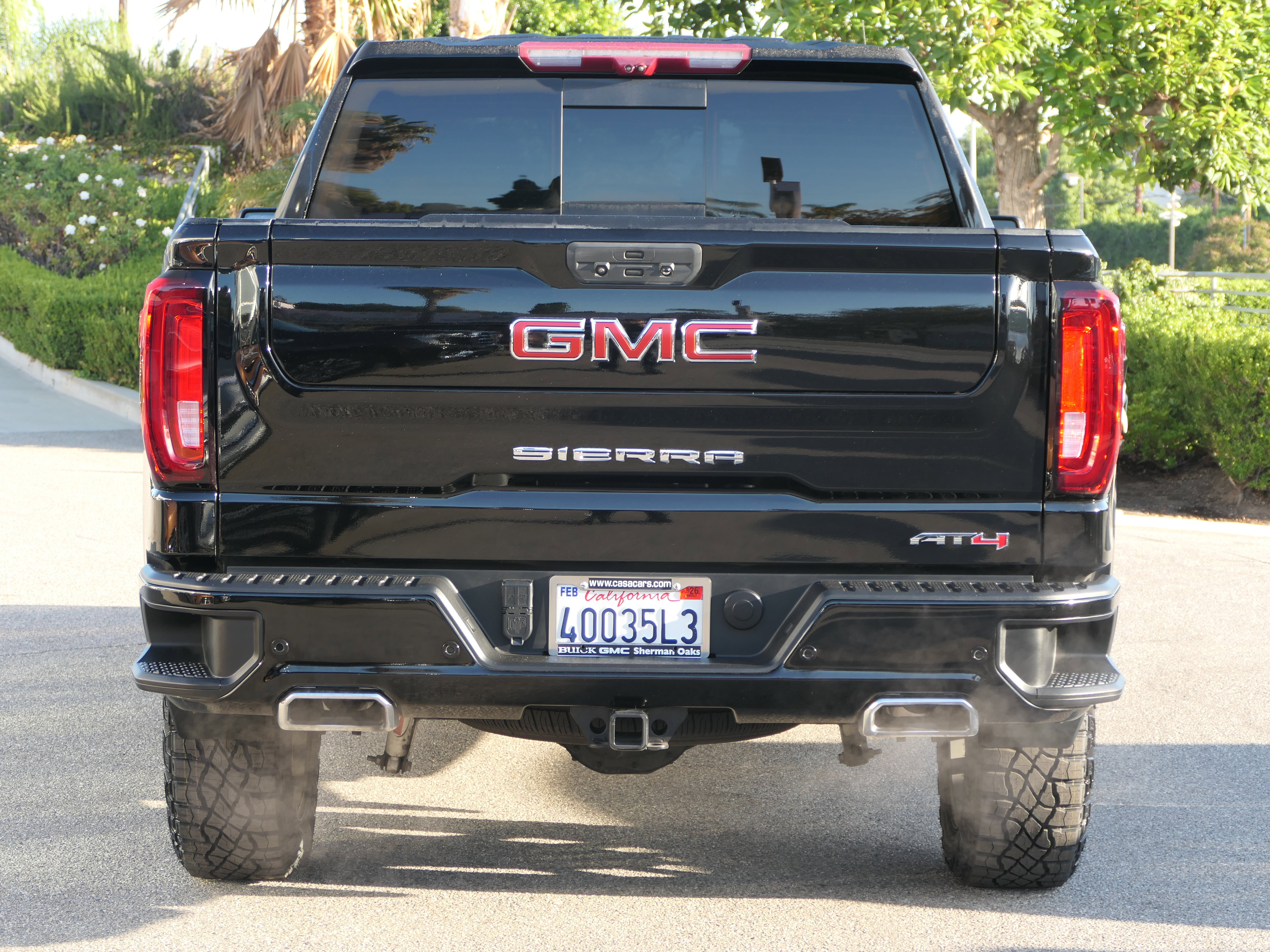 Used 2022 GMC Sierra 1500 AT4 w/ AT4 Premium Package image 3