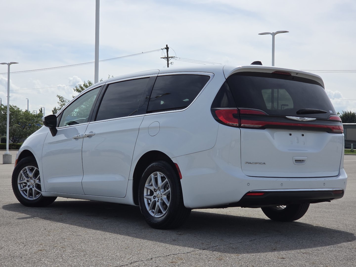 Used 2023 Chrysler Pacifica Touring-L FWD image 15