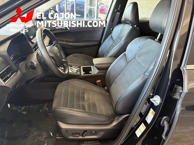 Used 2025 Mitsubishi Outlander SE AWD/4WD image 13