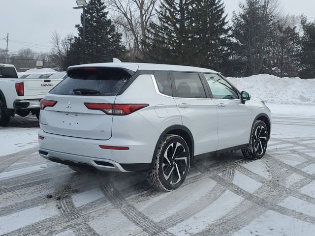 Used 2024 Mitsubishi Outlander SE image 3