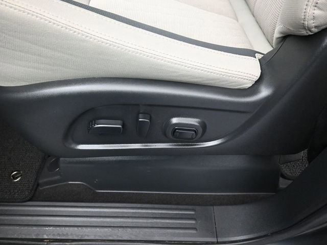 Used 2024 Nissan Titan SV w/ SV Convenience Package image 21