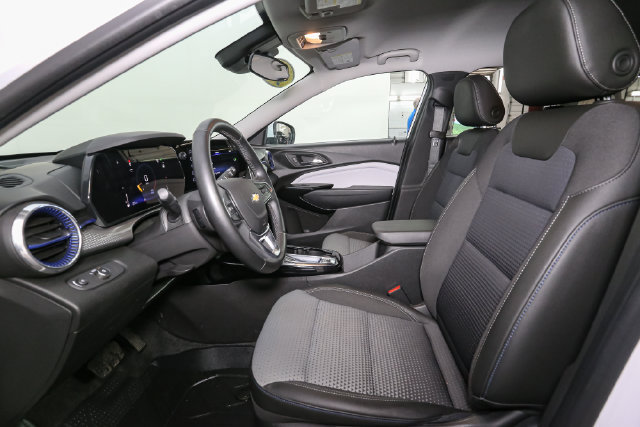 Used 2025 Chevrolet Trax LT w/ Driver Confidence Package FWD image 38