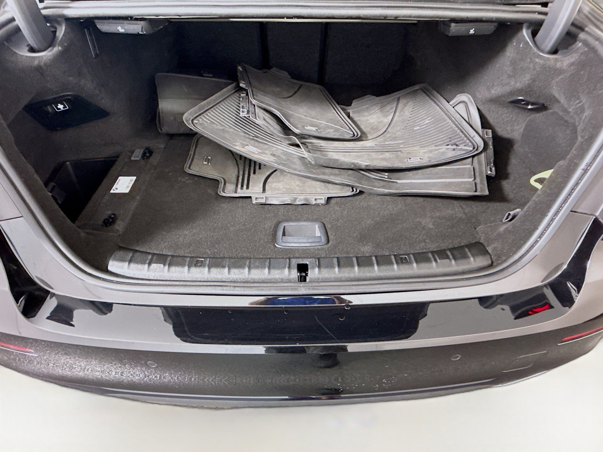 Used 2023 BMW 530e w/ Convenience Package RWD image 35