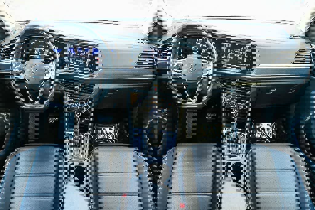 Used 2024 Volkswagen Jetta SE image 12