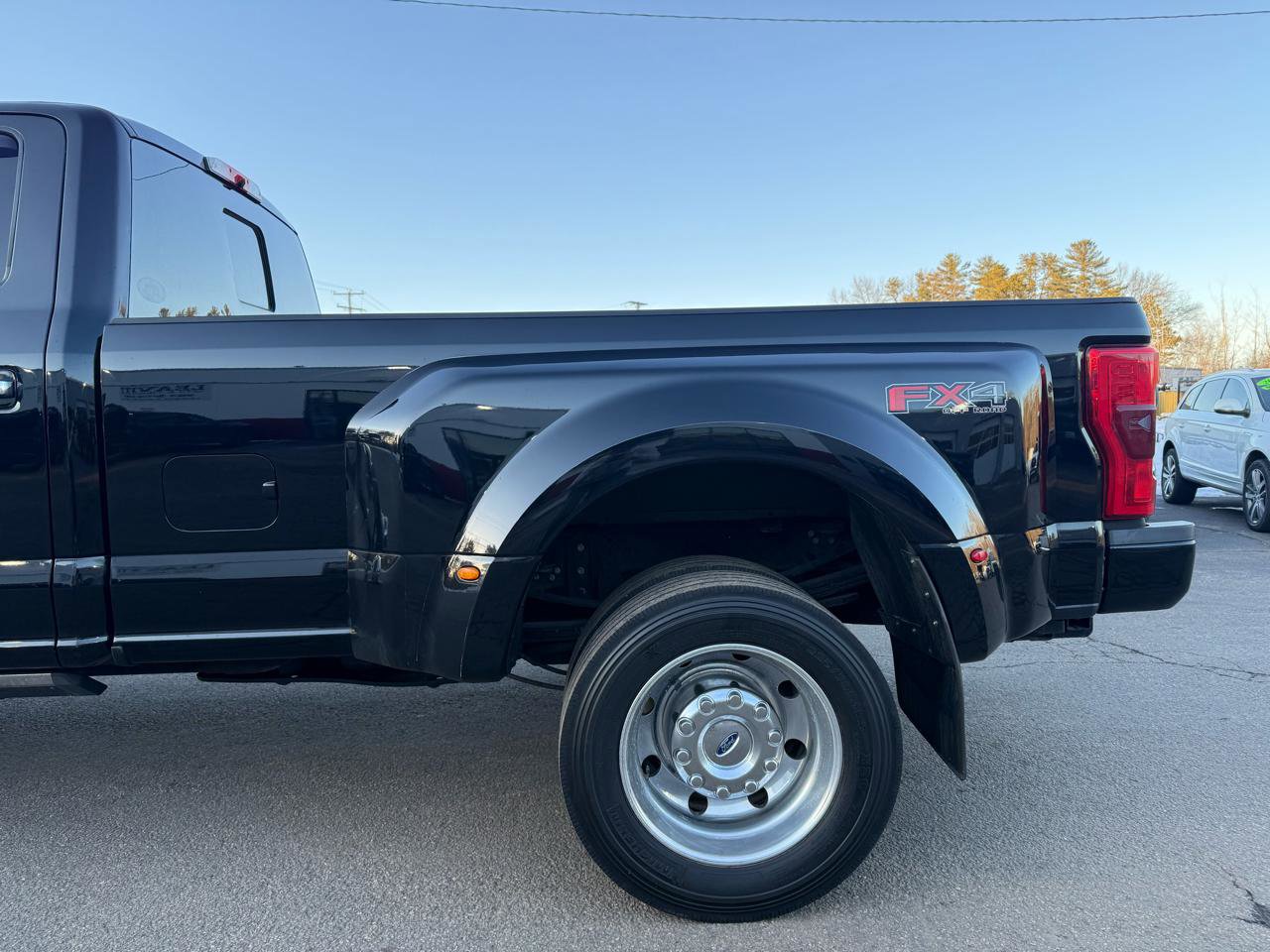 Used 2017 Ford F450 Platinum w/ Platinum Ultimate Package AWD/4WD image 10