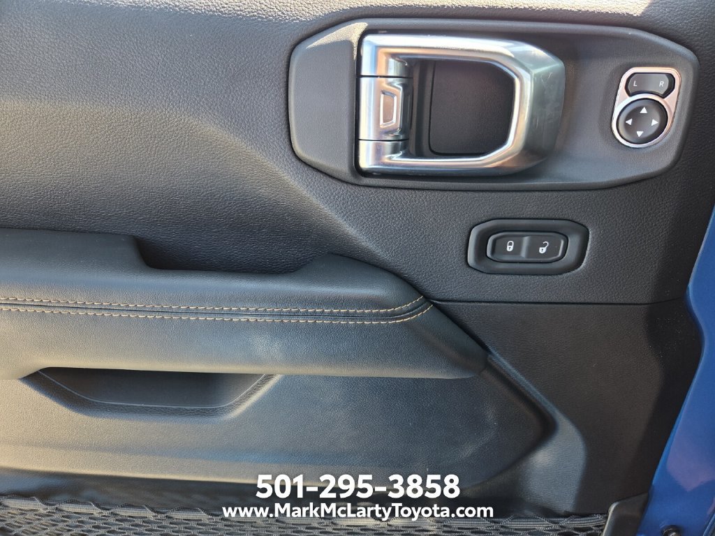 Used 2025 Jeep Wrangler Unlimited Sahara AWD/4WD image 27