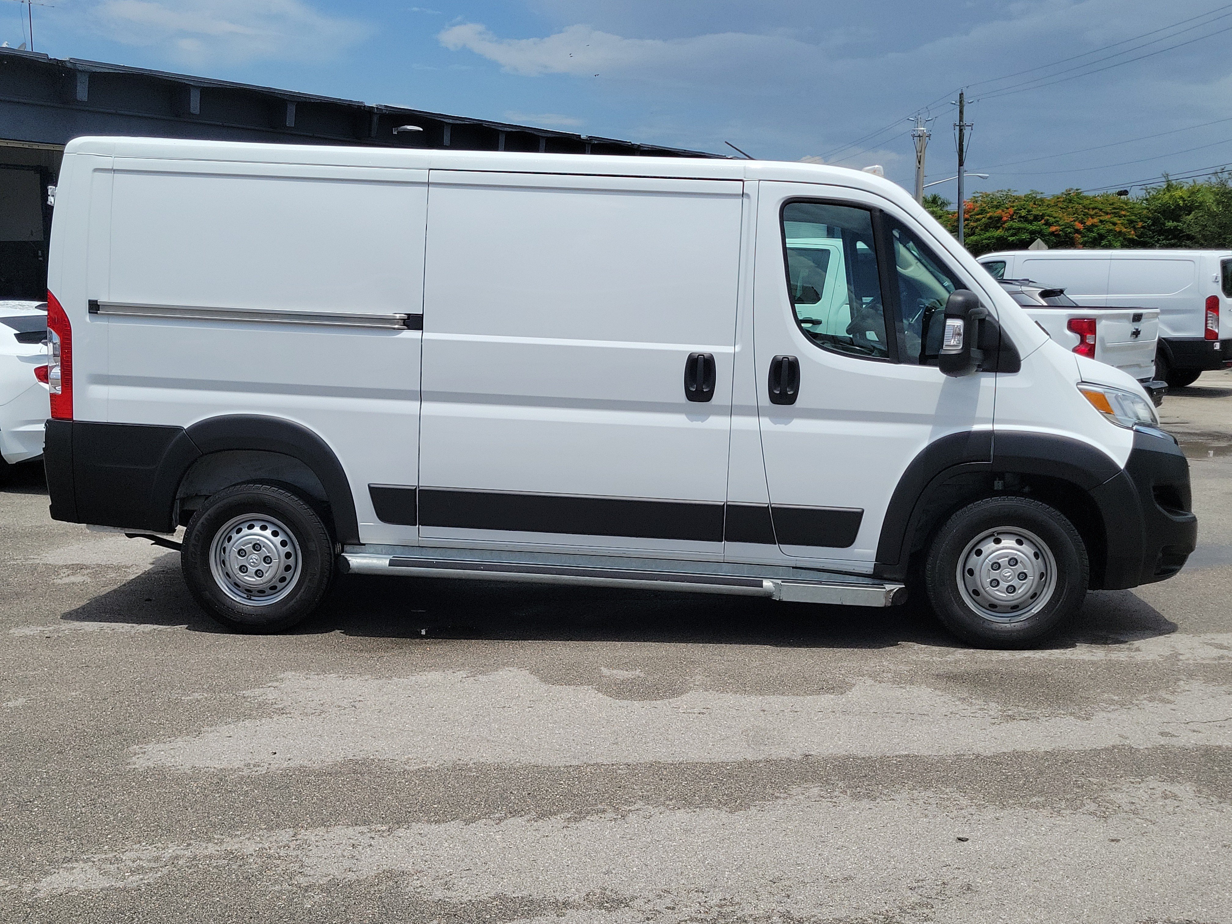 Used 2025 RAM ProMaster 2500 w/ U-Haul Equipment Group FWD image 4