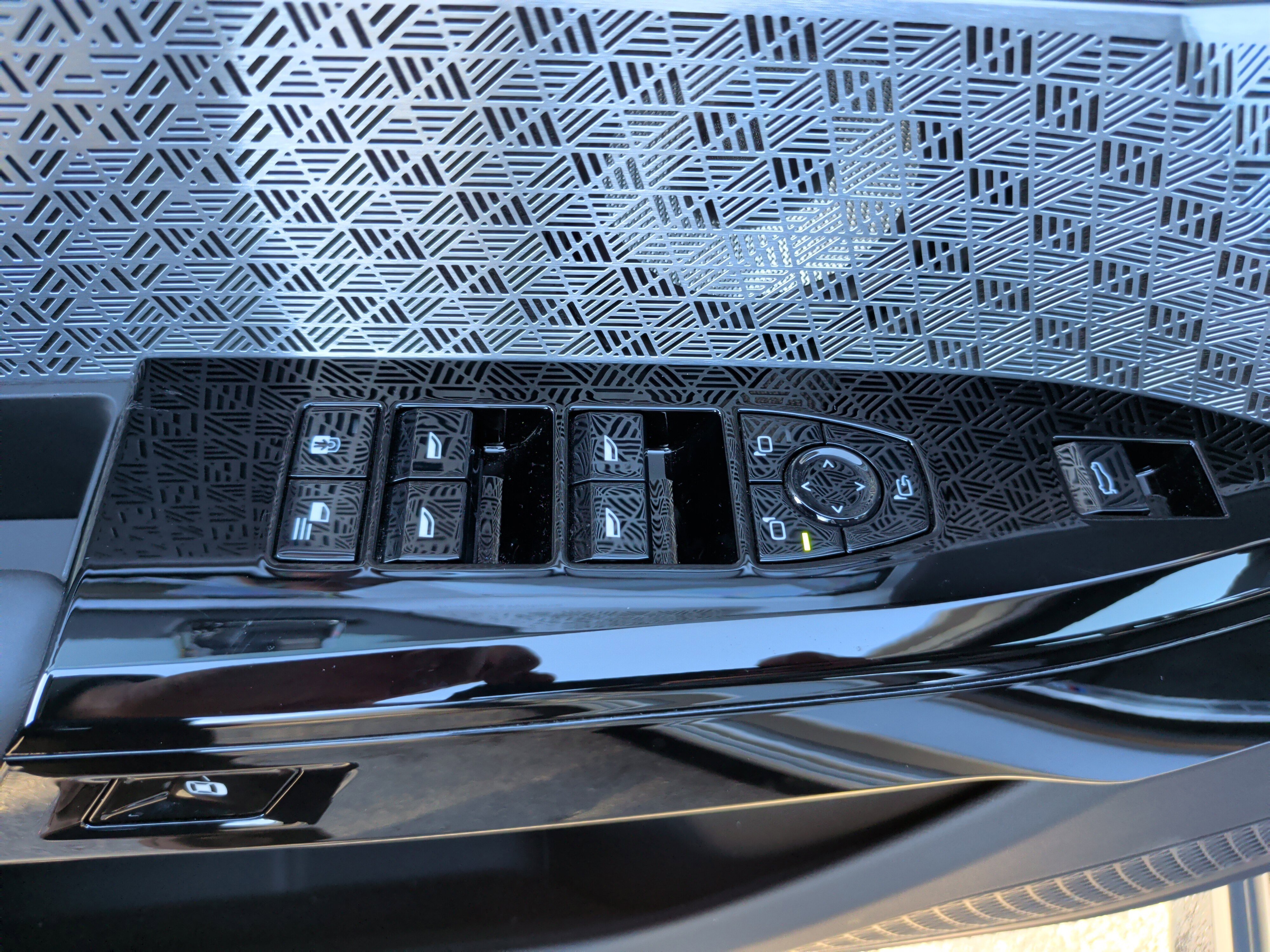 Certified 2025 BMW 760i xDrive w/ Executive Package image 15