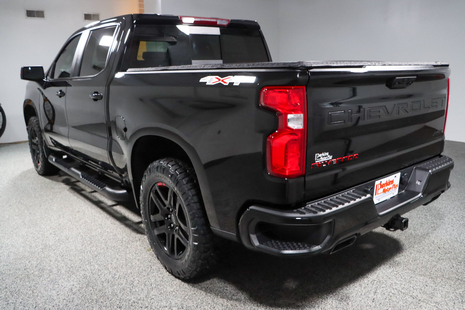 Used 2023 Chevrolet Silverado 1500 RST w/ Redline Edition AWD/4WD image 10