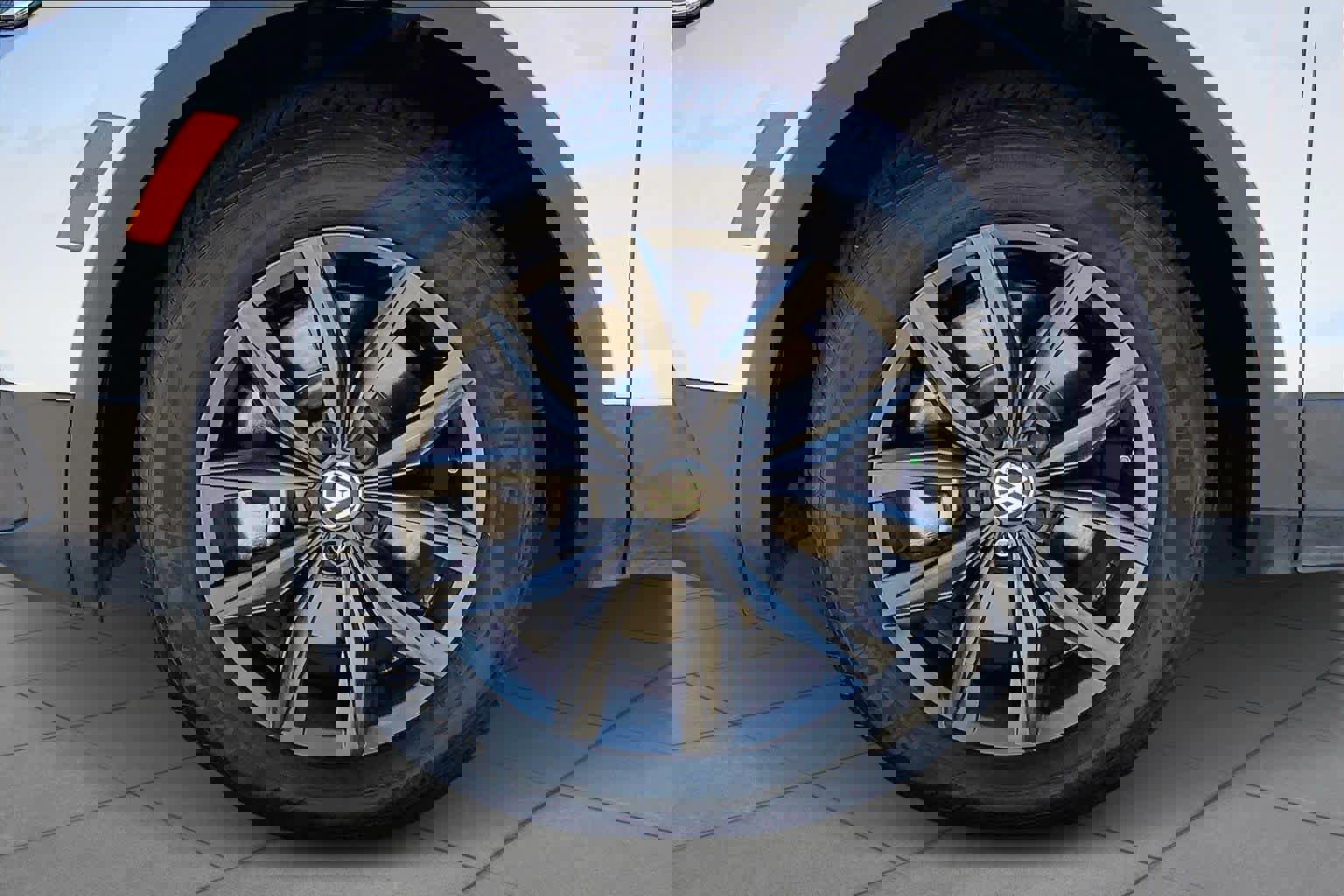 Used 2023 Volkswagen Tiguan SE image 10