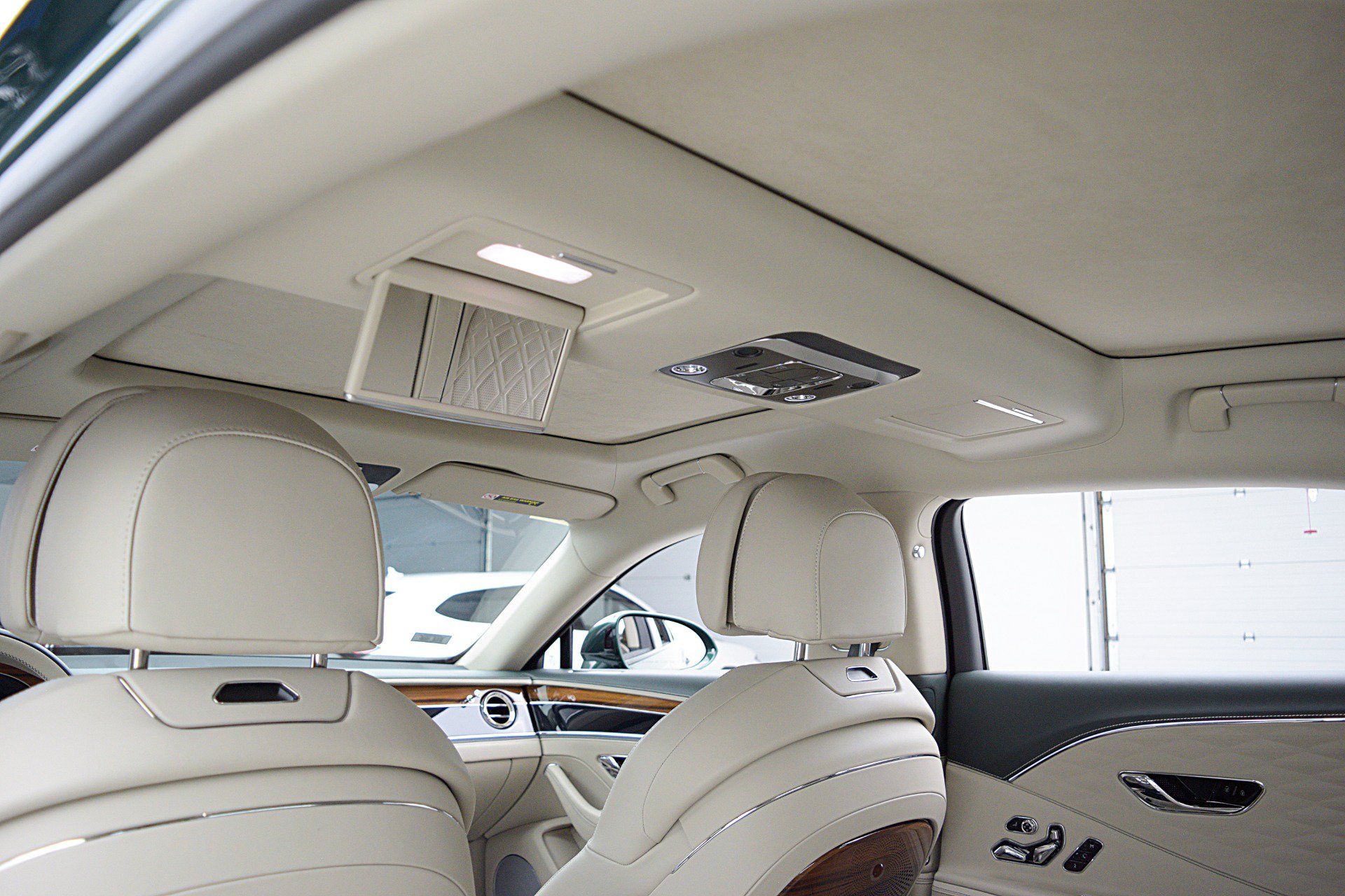 Certified 2022 Bentley Flying Spur V8 AWD/4WD image 26
