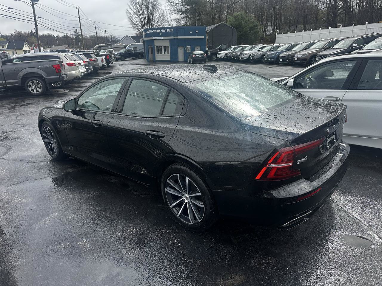 Used 2021 Volvo S60 T5 Momentum AWD/4WD image 3