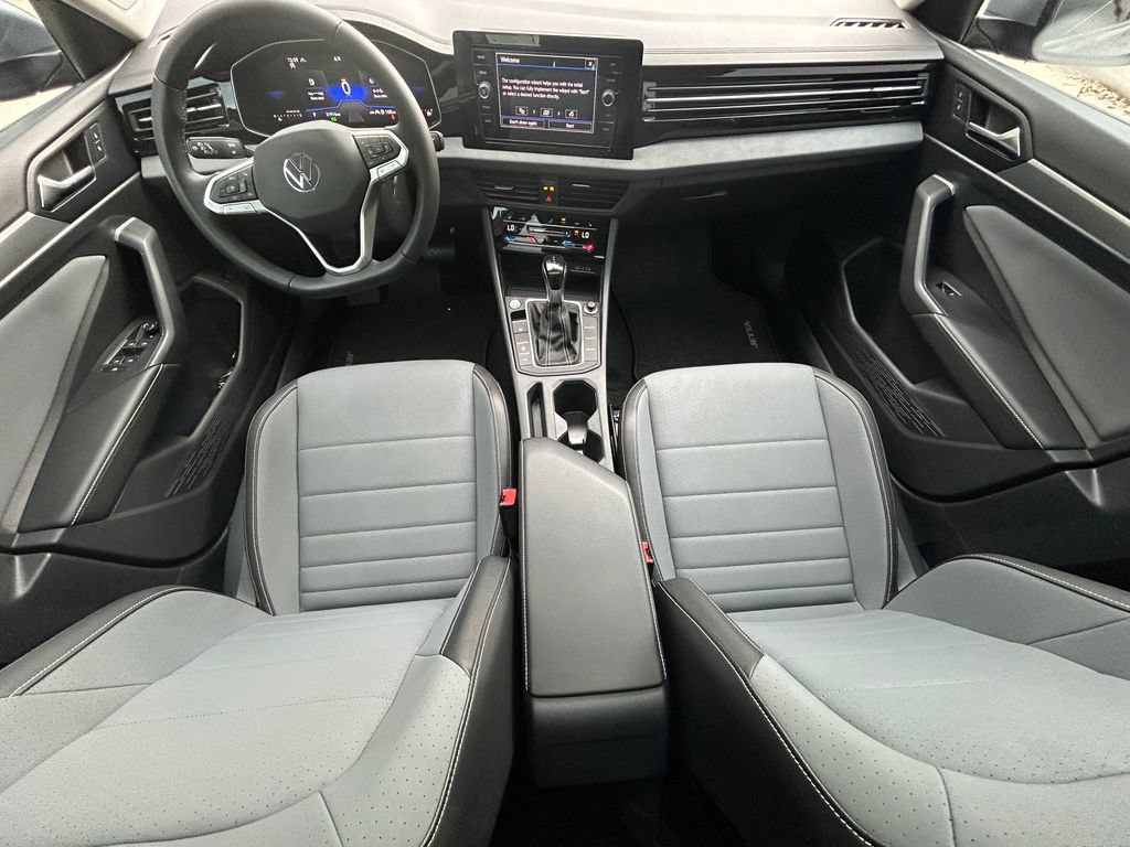 Certified 2025 Volkswagen Jetta SE FWD image 10