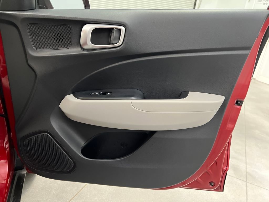 Used 2025 Hyundai Venue SEL image 24