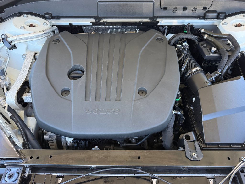 Used 2023 Volvo XC60 B5 Plus AWD/4WD image 29
