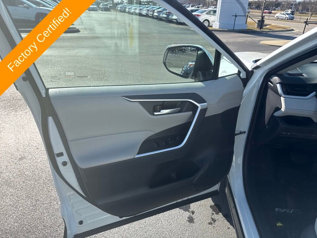 Used 2025 Toyota RAV4 XLE image 10