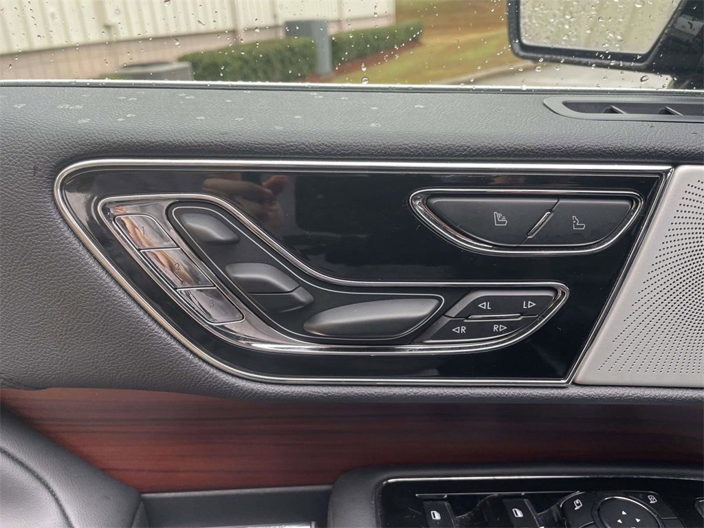 Used 2023 Lincoln Navigator Reserve image 14