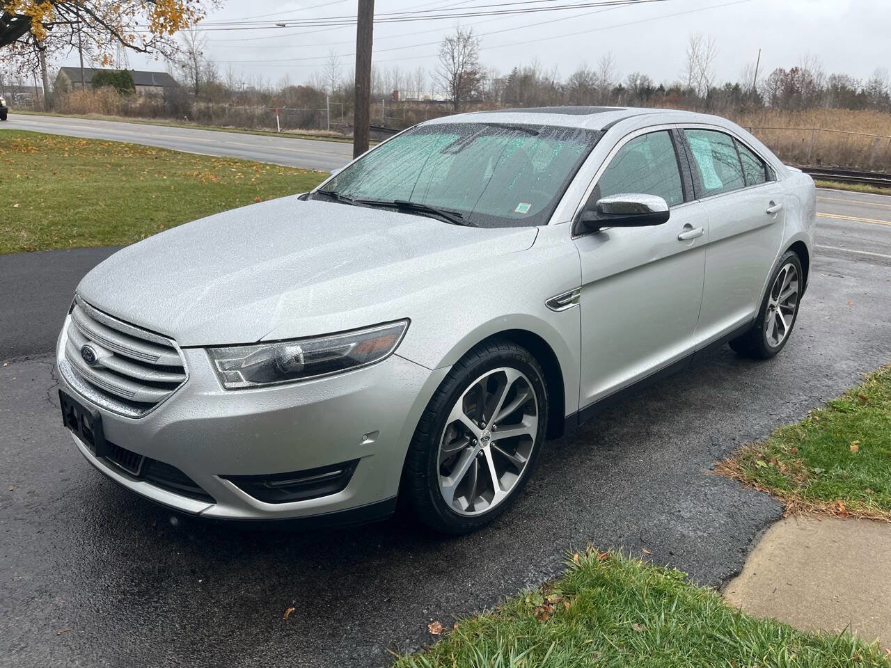 Used 2016 Ford Taurus Limited w/ Driver Assist Package image 3