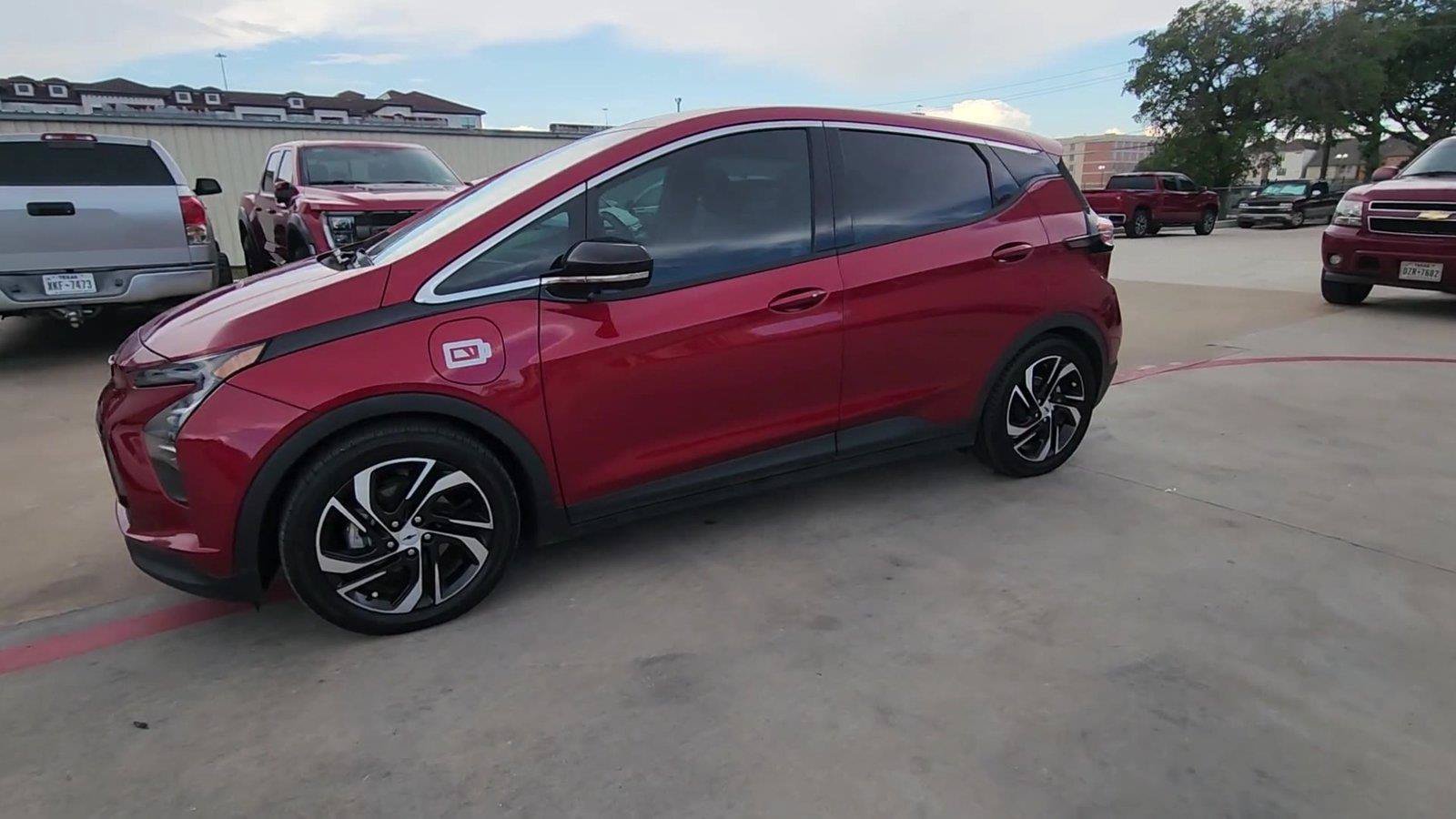 Used 2023 Chevrolet Bolt LT w/ Infotainment Package FWD image 4