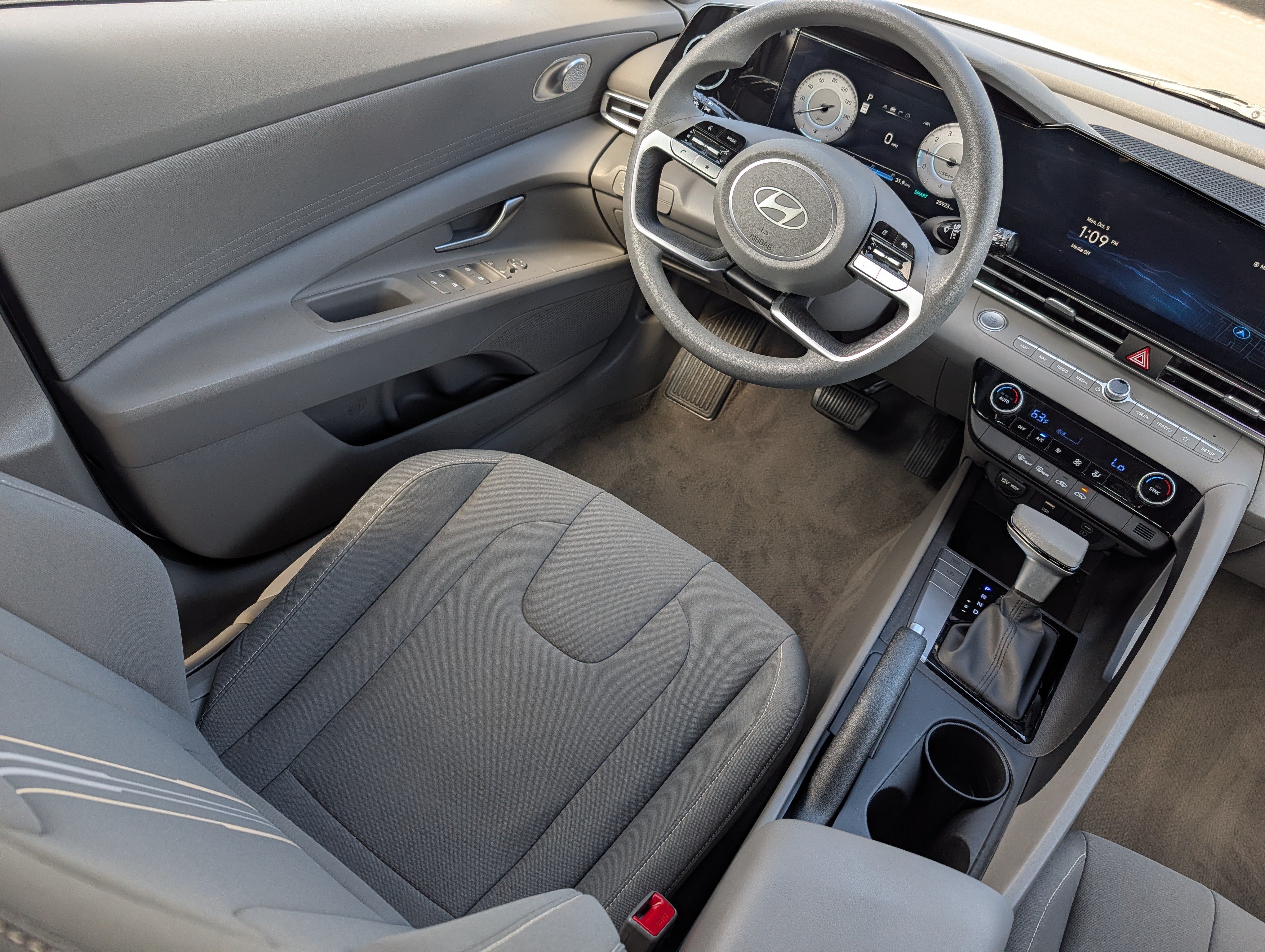 Certified 2024 Hyundai Elantra SEL FWD image 9