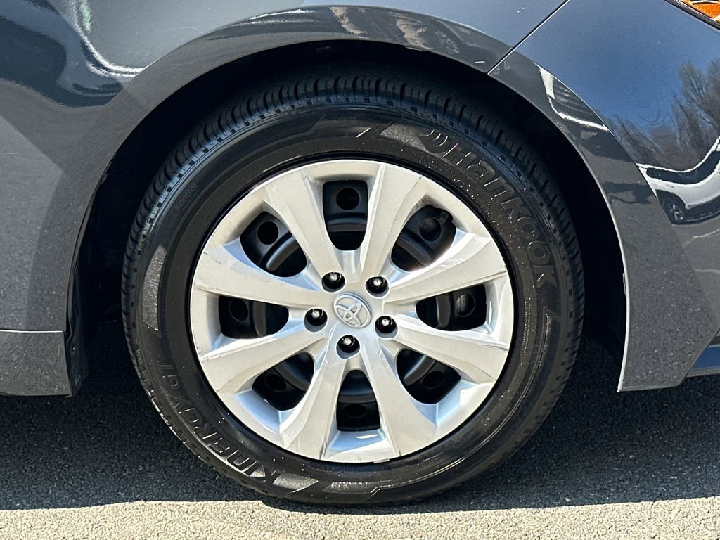 Used 2025 Toyota Corolla LE image 7