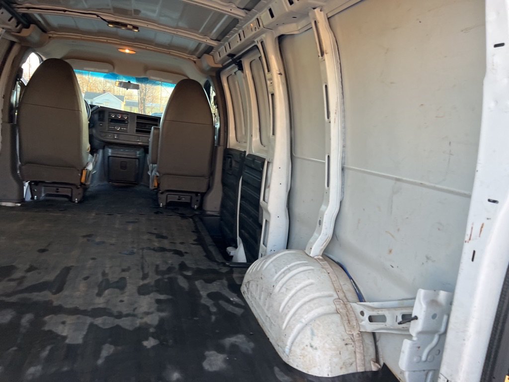 Used 2015 Chevrolet Express 2500 RWD image 21