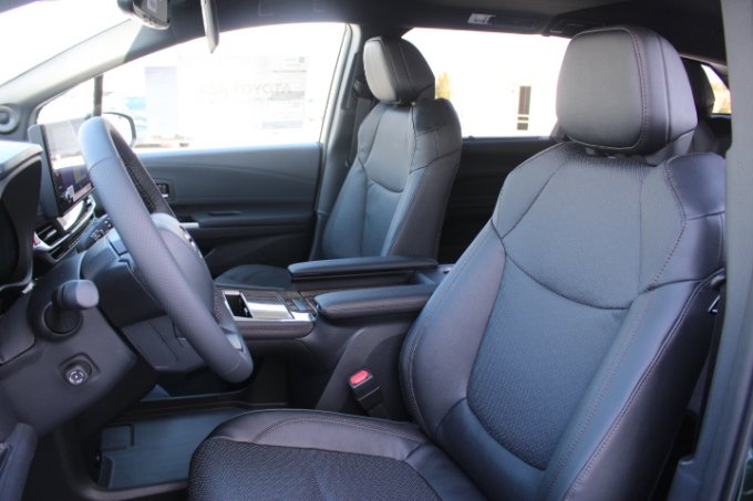 New 2026 Toyota Sienna Platinum AWD/4WD image 9