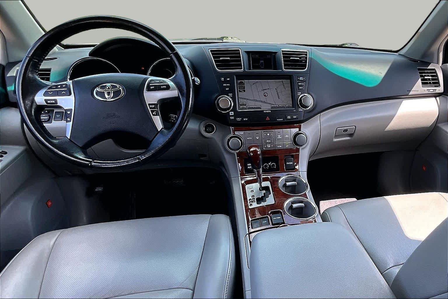 Used 2012 Toyota Highlander Limited w/ Tow Pkg FWD image 14