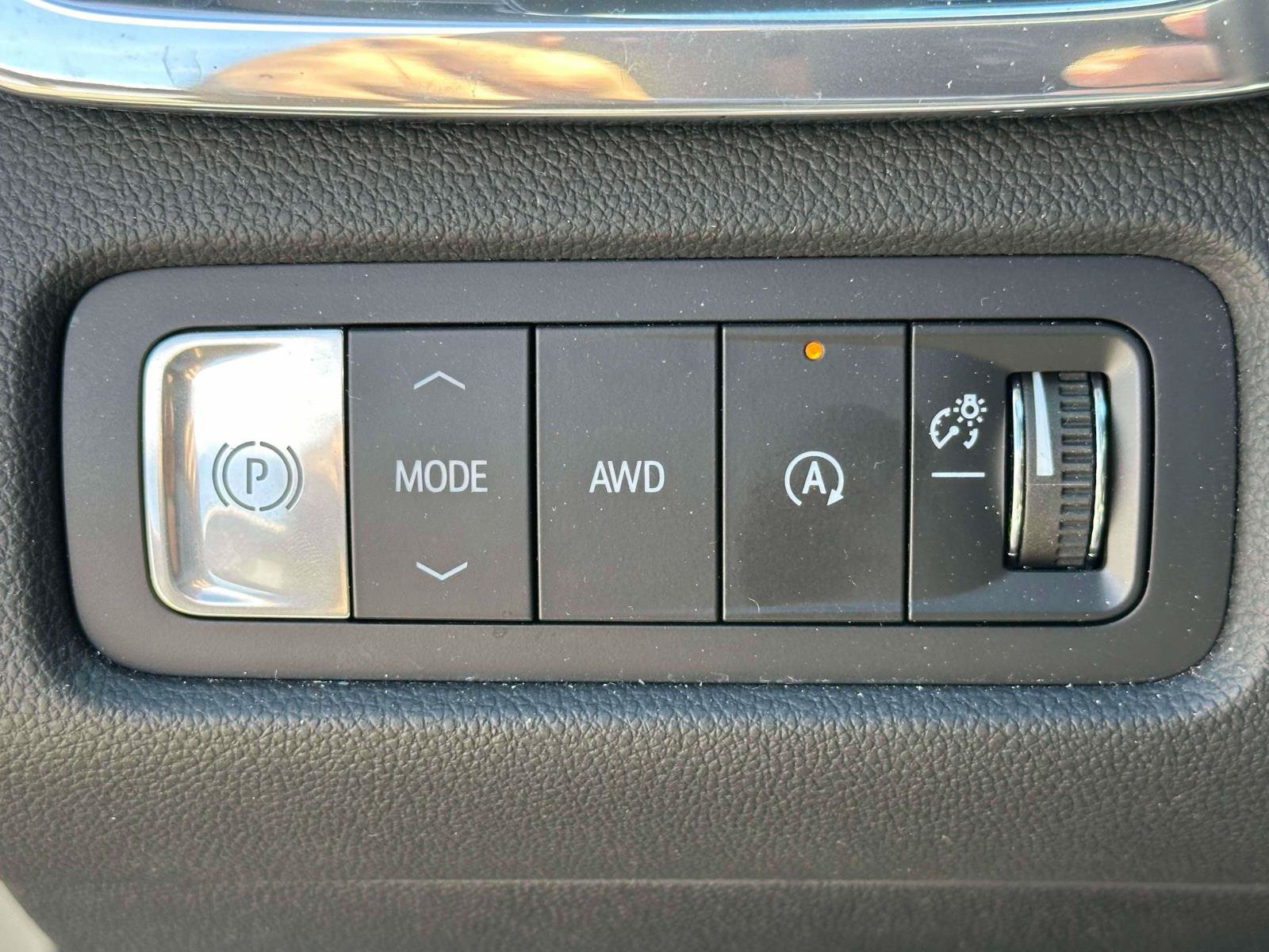Used 2025 GMC Acadia Elevation AWD/4WD image 17