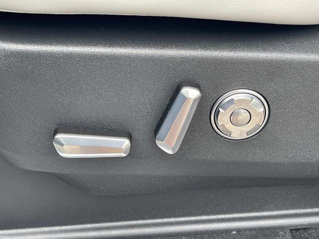 New 2026 Lincoln Navigator L Premier AWD/4WD image 22