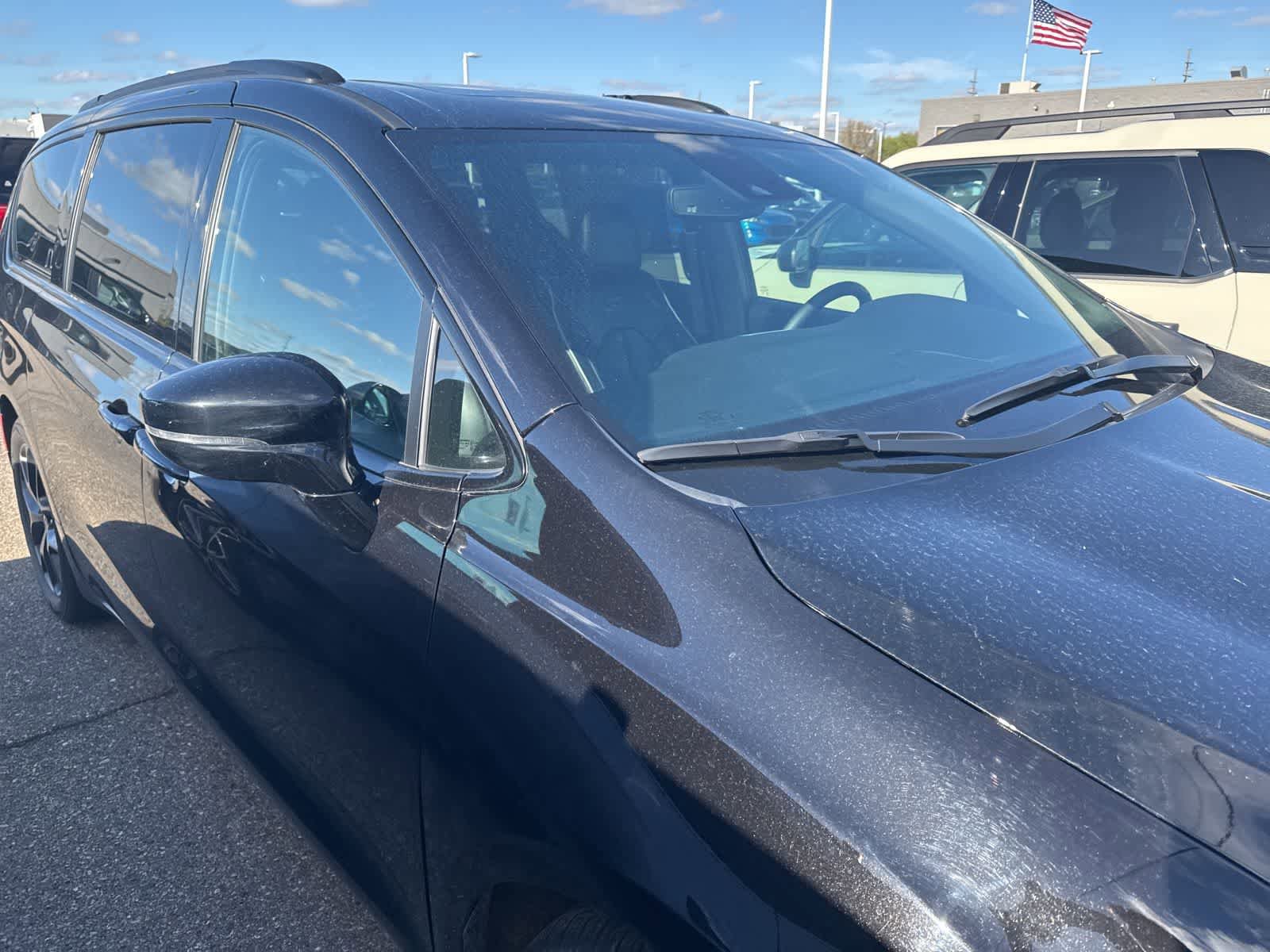Used 2025 Chrysler Pacifica Limited FWD image 24