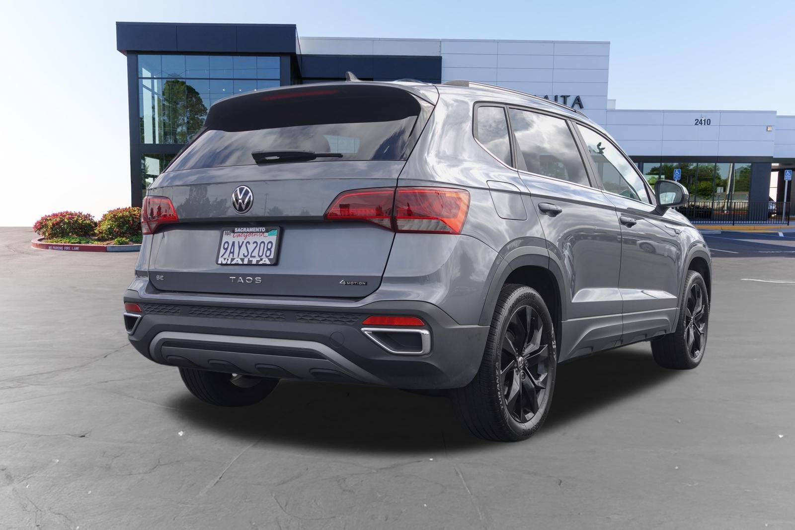 Used 2022 Volkswagen Taos SE FWD image 3