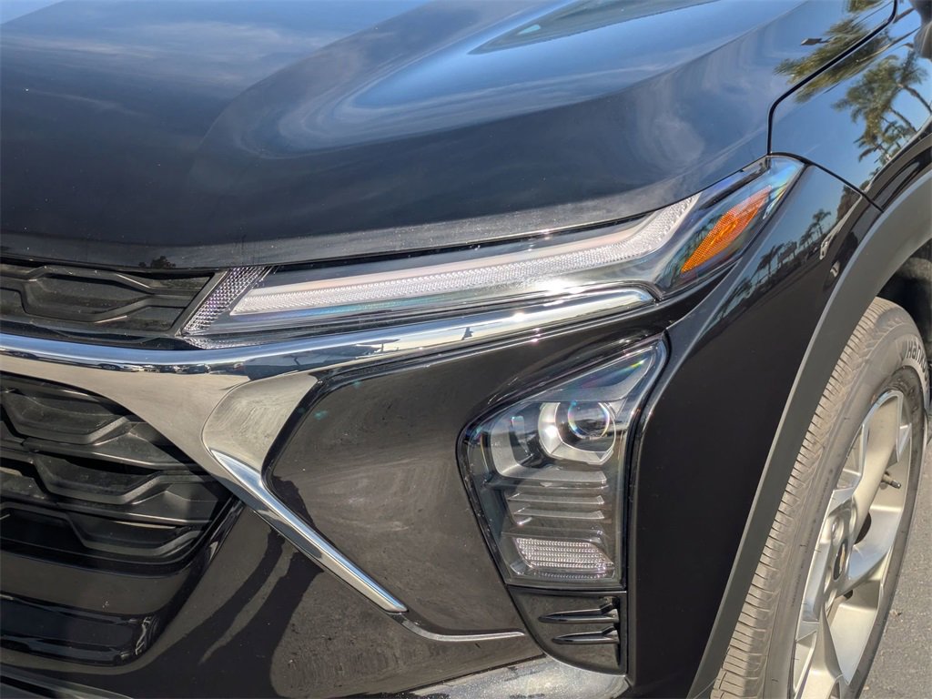 Used 2025 Chevrolet Trax LT w/ LT Convenience Package image 11